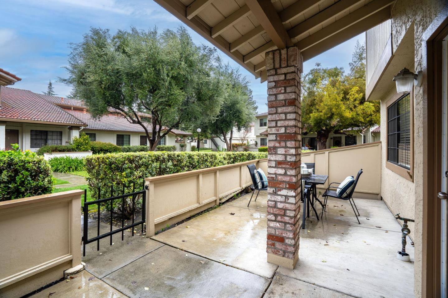 Detail Gallery Image 2 of 30 For 441 Colony Knoll Dr, San Jose,  CA 95123 - 2 Beds | 2/1 Baths