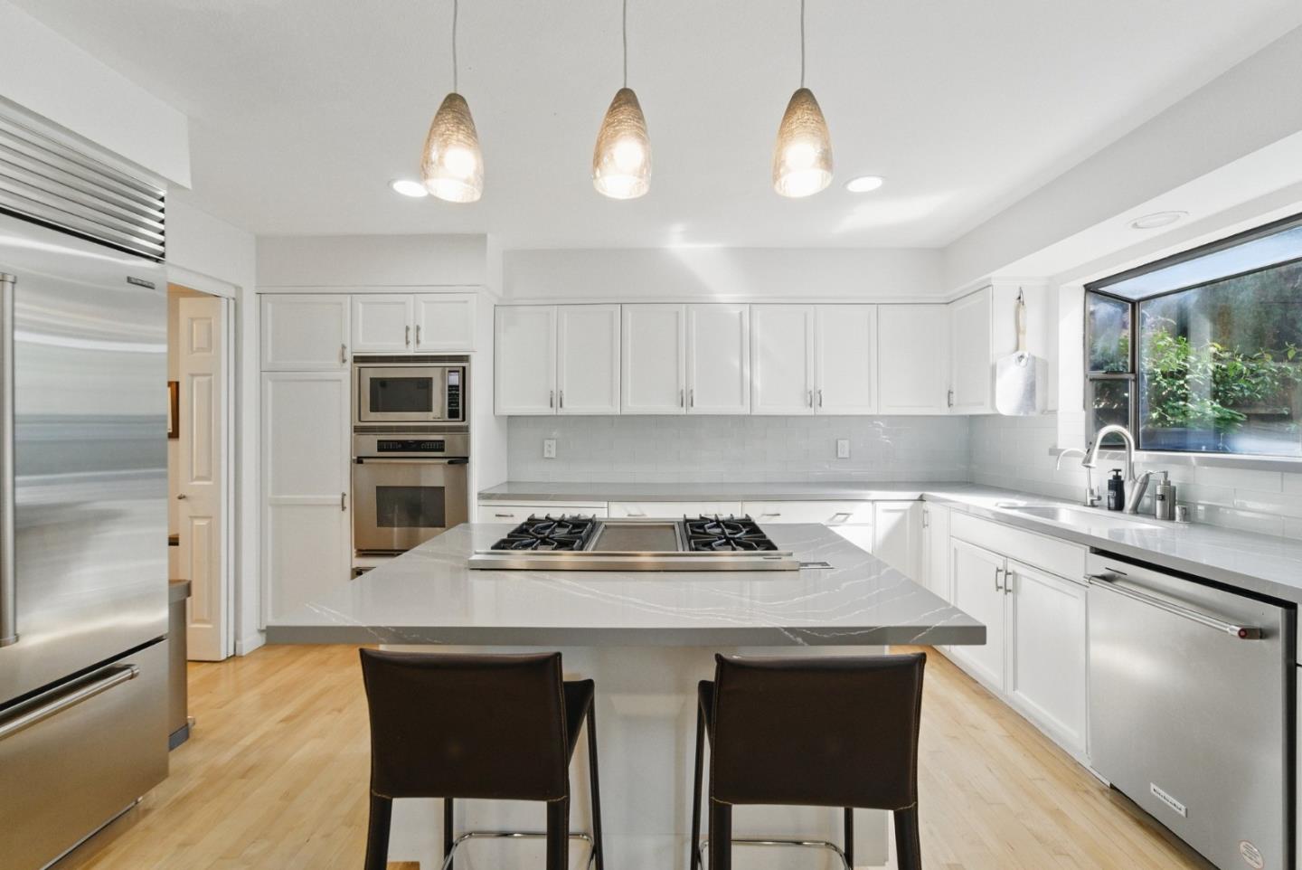 Detail Gallery Image 2 of 27 For 2149 Junction Ave #11,  Mountain View,  CA 94043 - 4 Beds | 3/1 Baths
