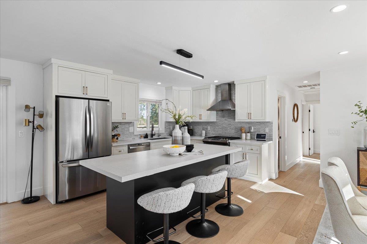 Detail Gallery Image 11 of 40 For 240 Garden Hill Dr, Los Gatos,  CA 95032 - 4 Beds | 2 Baths