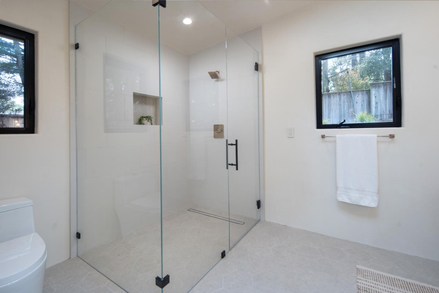 Detail Gallery Image 8 of 19 For 4158 El Bosque Dr, Pebble Beach,  CA 93953 - 3 Beds | 2/1 Baths