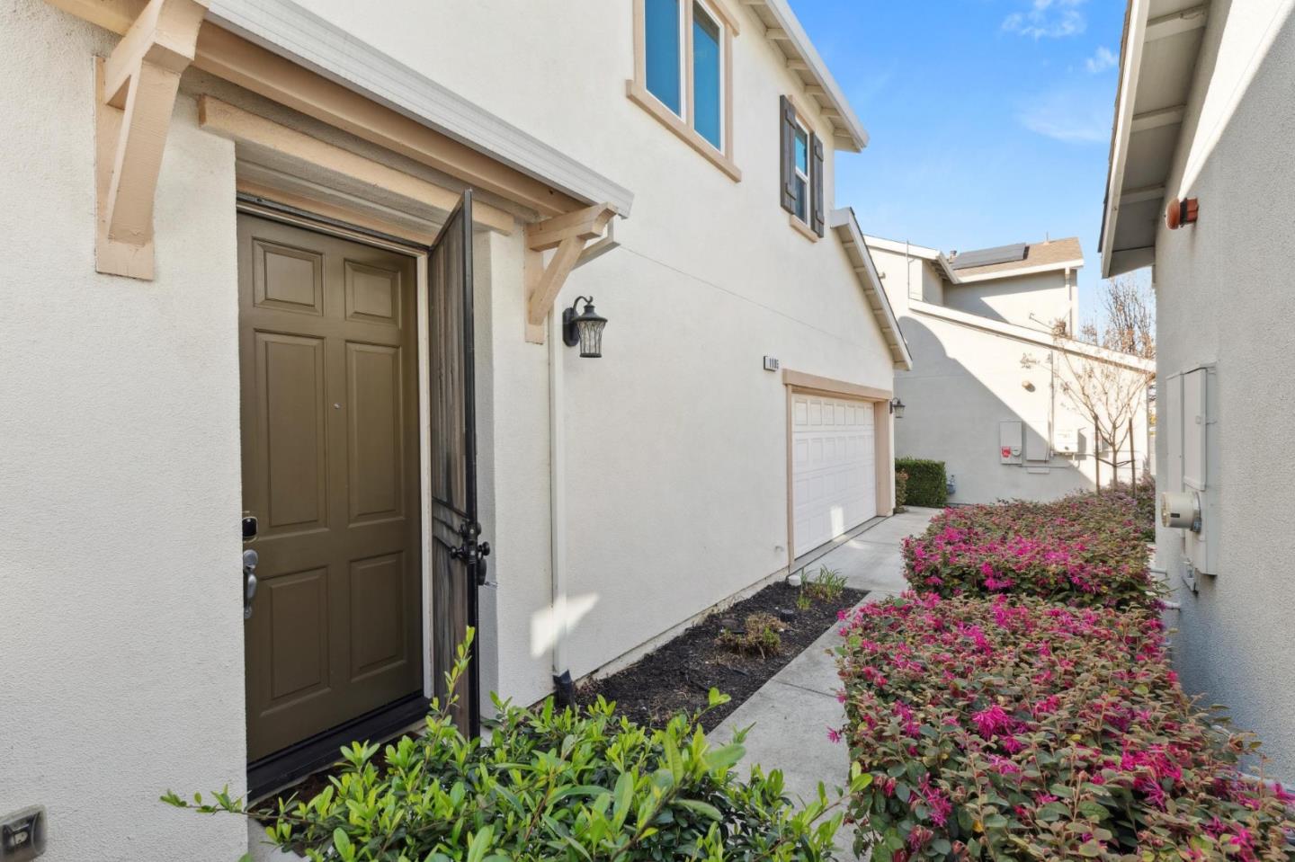 Detail Gallery Image 2 of 29 For 1105 Strawberry Ln, Suisun City,  CA 94585 - 3 Beds | 2/1 Baths