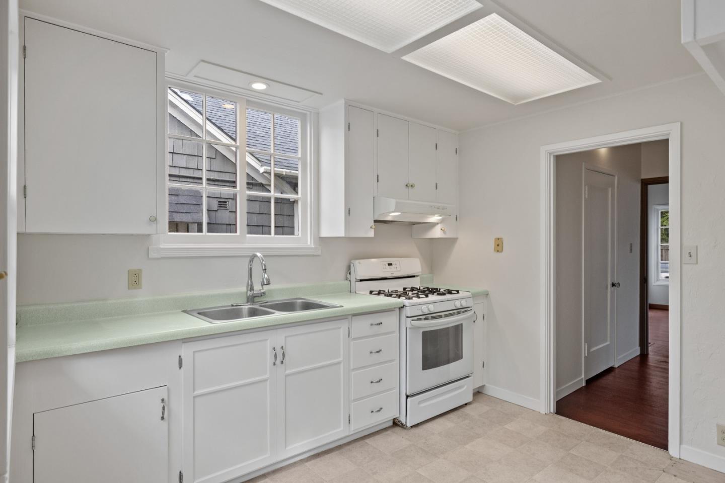 Detail Gallery Image 17 of 25 For 216 Park St, Pacific Grove,  CA 93950 - 1 Beds | 1 Baths