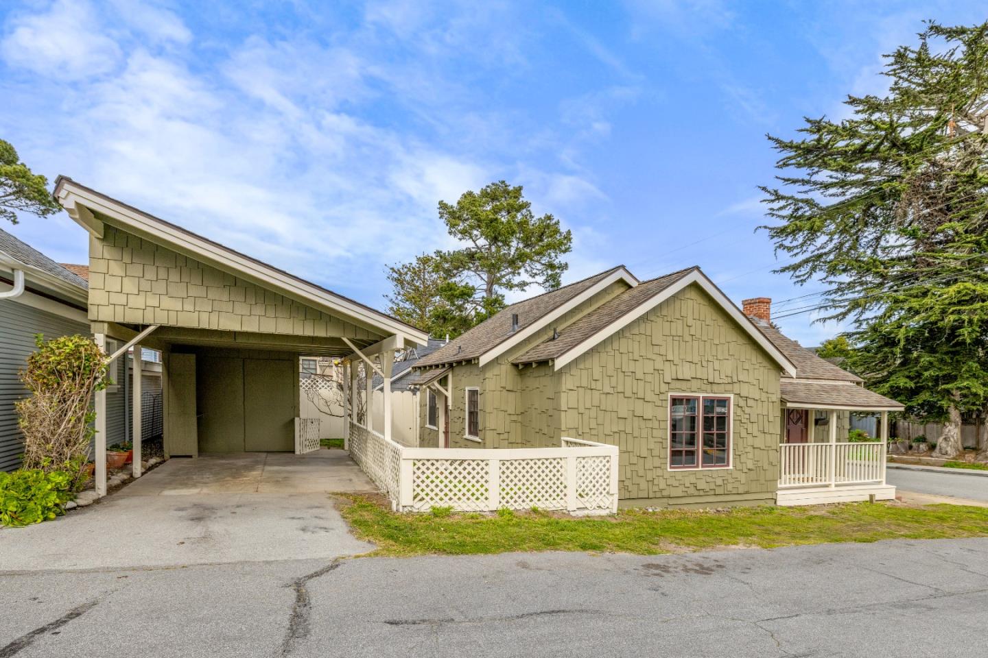 Detail Gallery Image 2 of 25 For 216 Park St, Pacific Grove,  CA 93950 - 1 Beds | 1 Baths