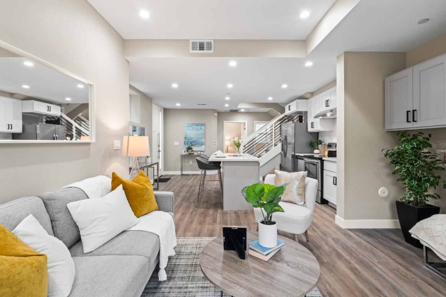 Detail Gallery Image 2 of 28 For 645 Baden Ave #5,  South San Francisco,  CA 94080 - 3 Beds | 2 Baths