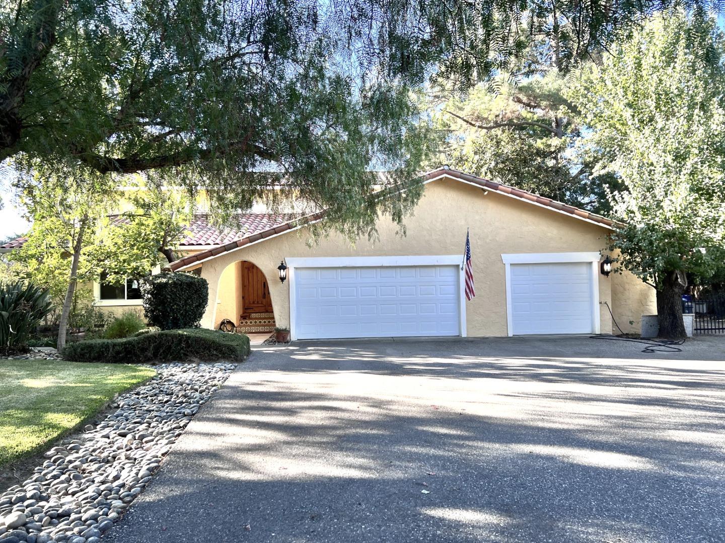 Detail Gallery Image 2 of 28 For 12467 Creekview Ct, San Martin,  CA 95046 - 4 Beds | 3 Baths