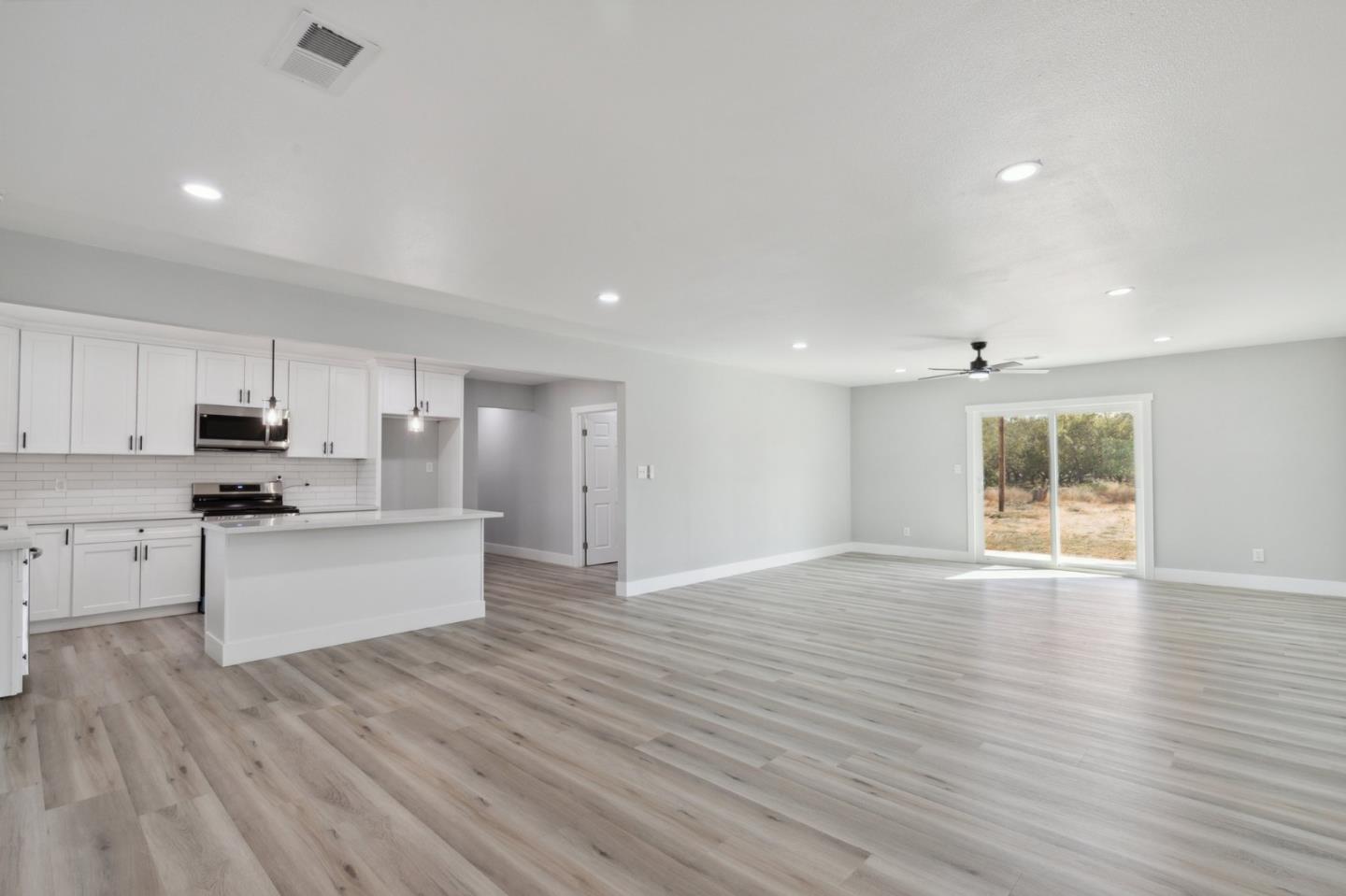Detail Gallery Image 2 of 51 For 13394 Avenue 21 1.2, Chowchilla,  CA 93610 - 5 Beds | 4 Baths