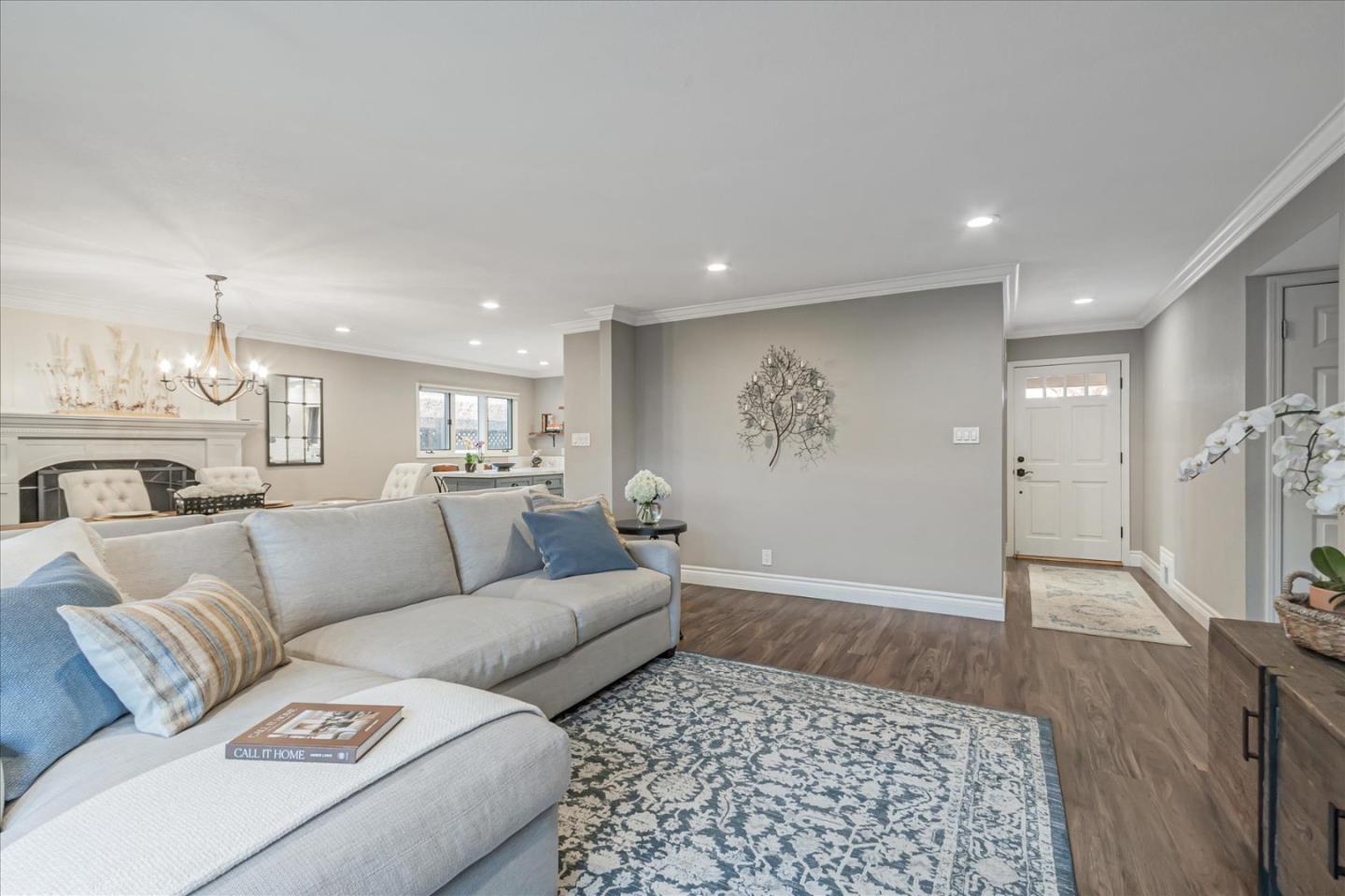 Detail Gallery Image 2 of 41 For 2560 La Mirada Dr, San Jose,  CA 95125 - 4 Beds | 2 Baths