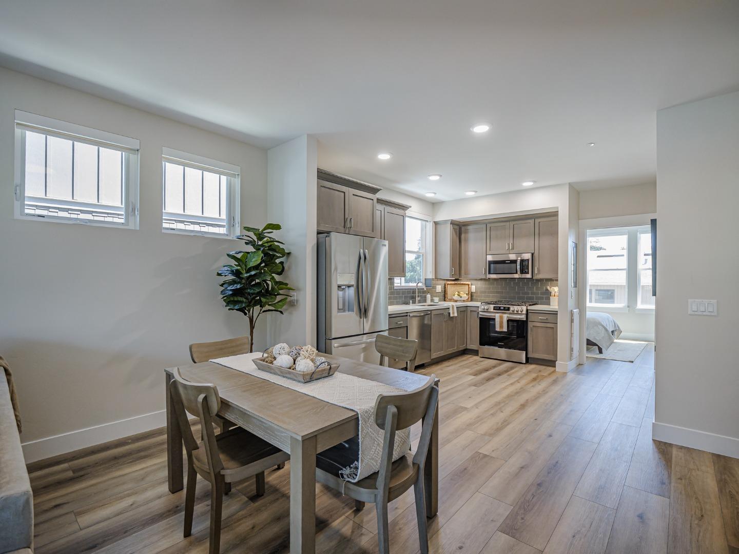 Detail Gallery Image 5 of 32 For 116 Aptos Village Way #4,  Aptos,  CA 95003 - 2 Beds | 2 Baths