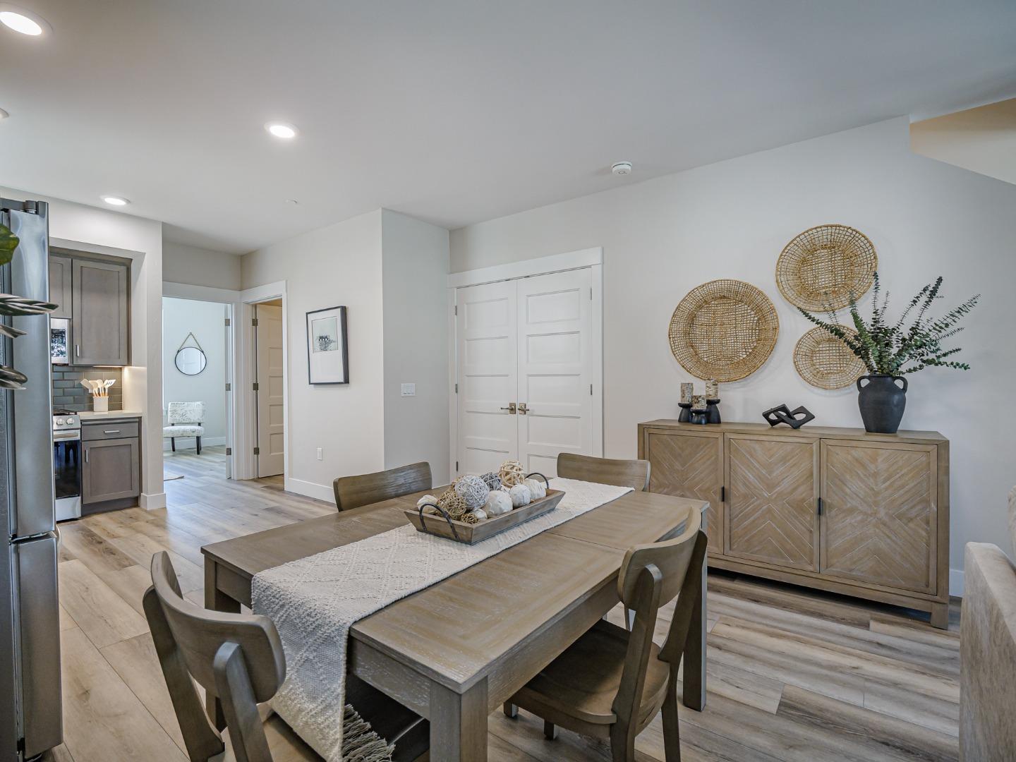 Detail Gallery Image 9 of 32 For 116 Aptos Village Way #4,  Aptos,  CA 95003 - 2 Beds | 2 Baths