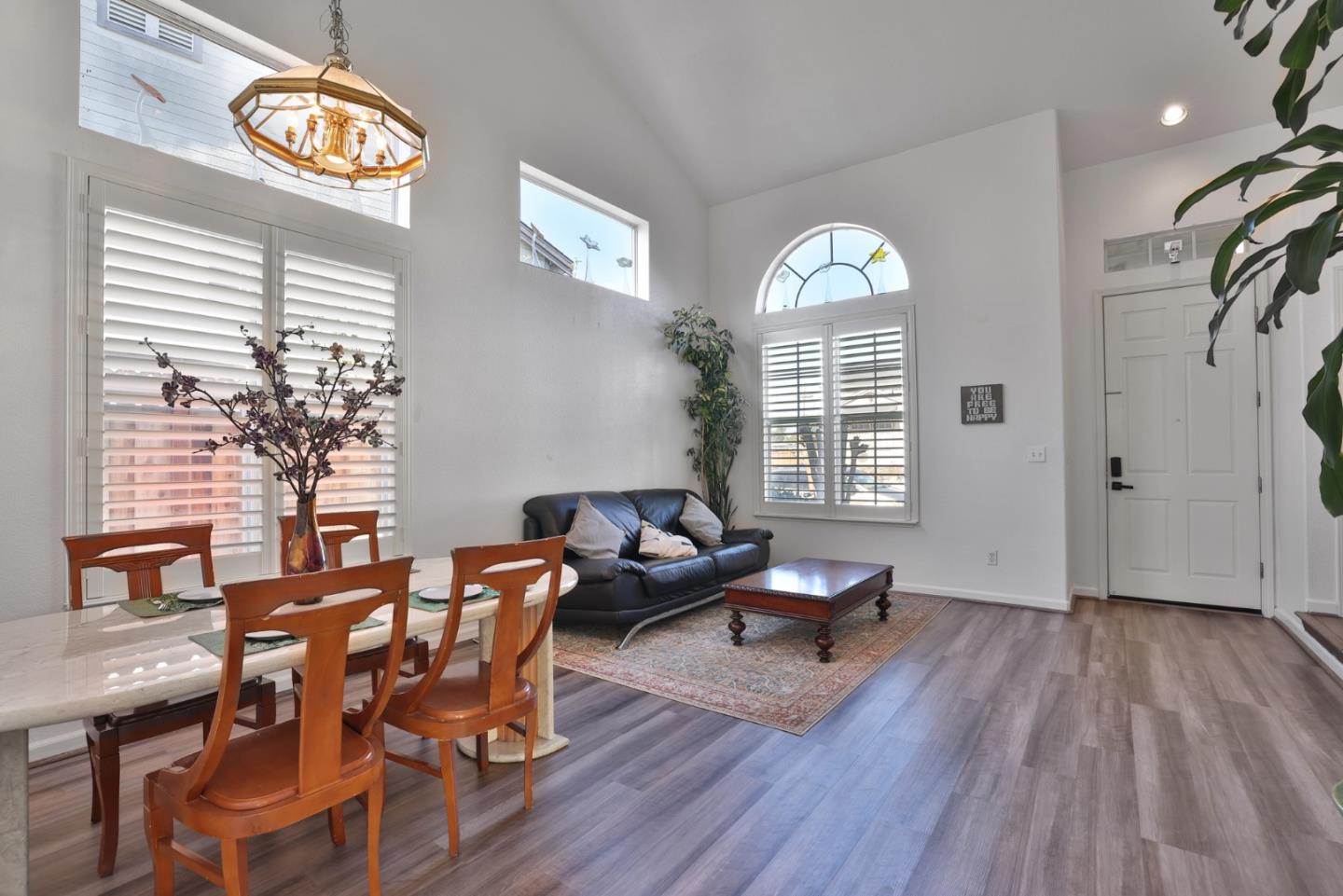 Detail Gallery Image 2 of 20 For 37 Lance Way, Hayward,  CA 94544 - 3 Beds | 2/1 Baths