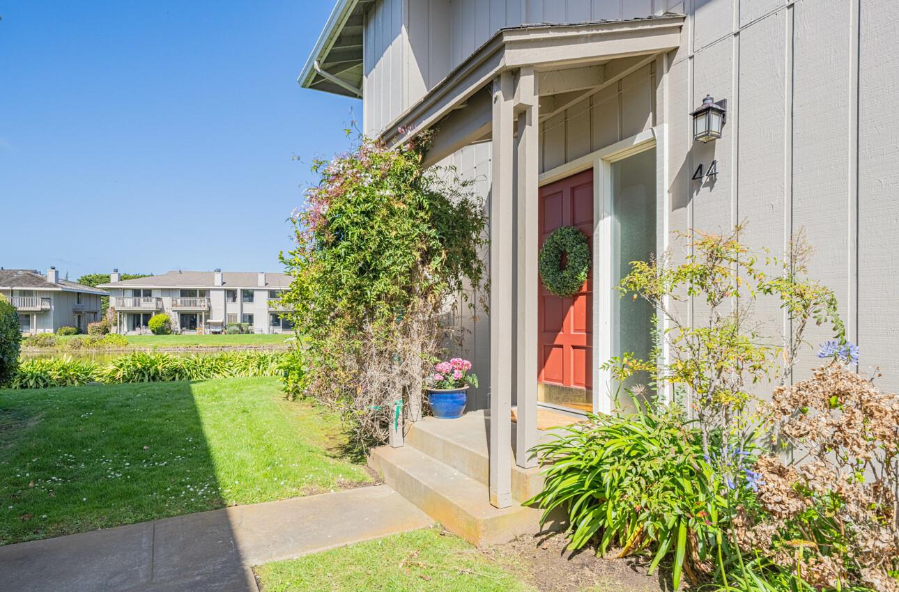 Detail Gallery Image 2 of 45 For 3850 Rio Rd #44,  Carmel,  CA 93923 - 2 Beds | 2/1 Baths