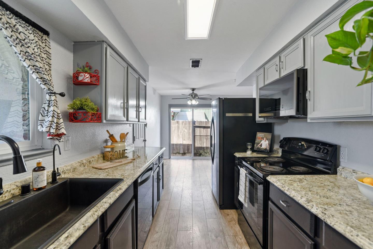 Detail Gallery Image 2 of 18 For 980 Rolling Green Dr, Rio Vista,  CA 94571 - 3 Beds | 2 Baths
