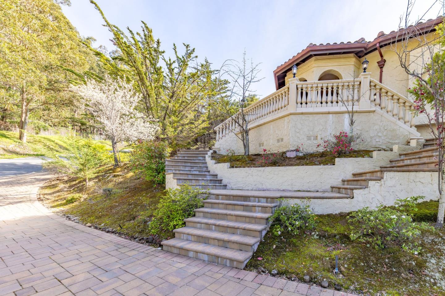 Detail Gallery Image 100 of 111 For 1035 Macadamia Dr, Hillsborough,  CA 94010 - 4 Beds | 6/1 Baths