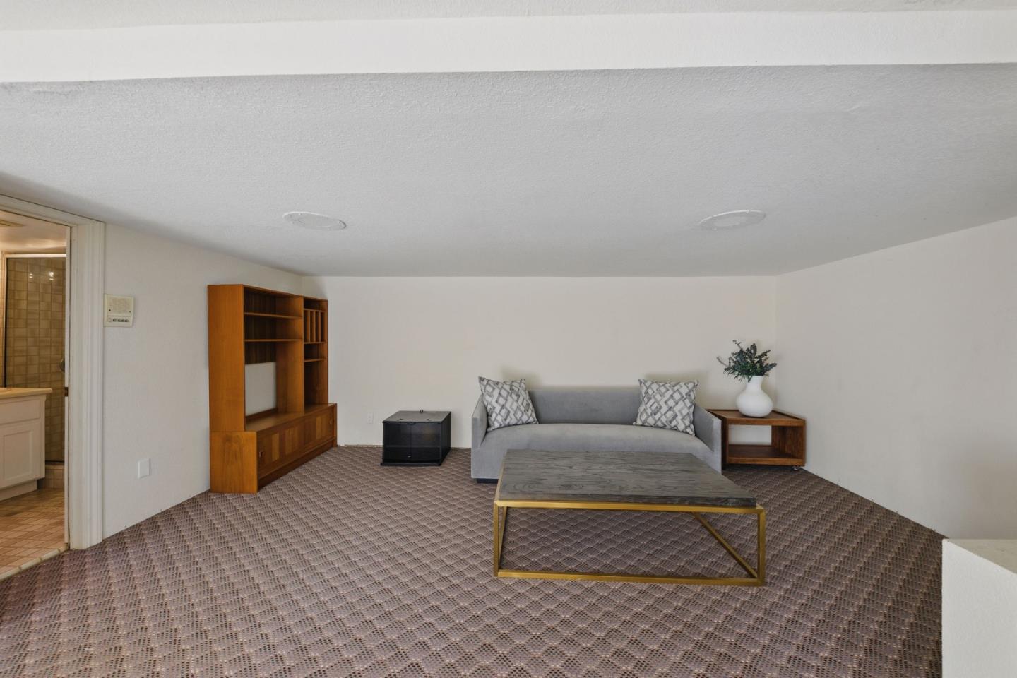 Detail Gallery Image 77 of 111 For 1035 Macadamia Dr, Hillsborough,  CA 94010 - 4 Beds | 6/1 Baths