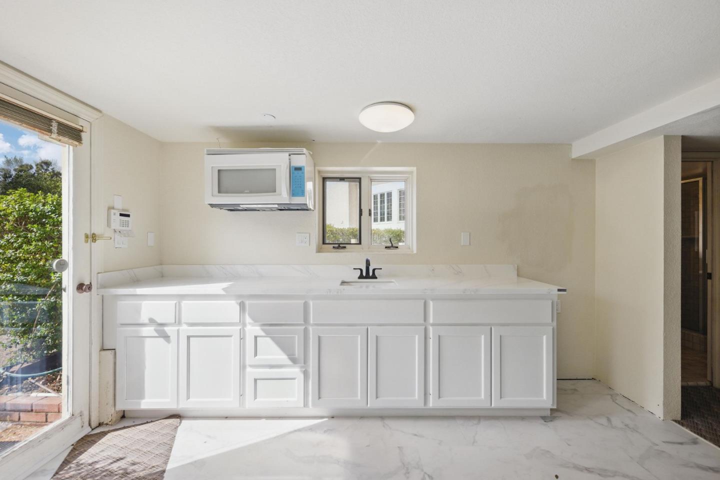 Detail Gallery Image 82 of 111 For 1035 Macadamia Dr, Hillsborough,  CA 94010 - 4 Beds | 6/1 Baths