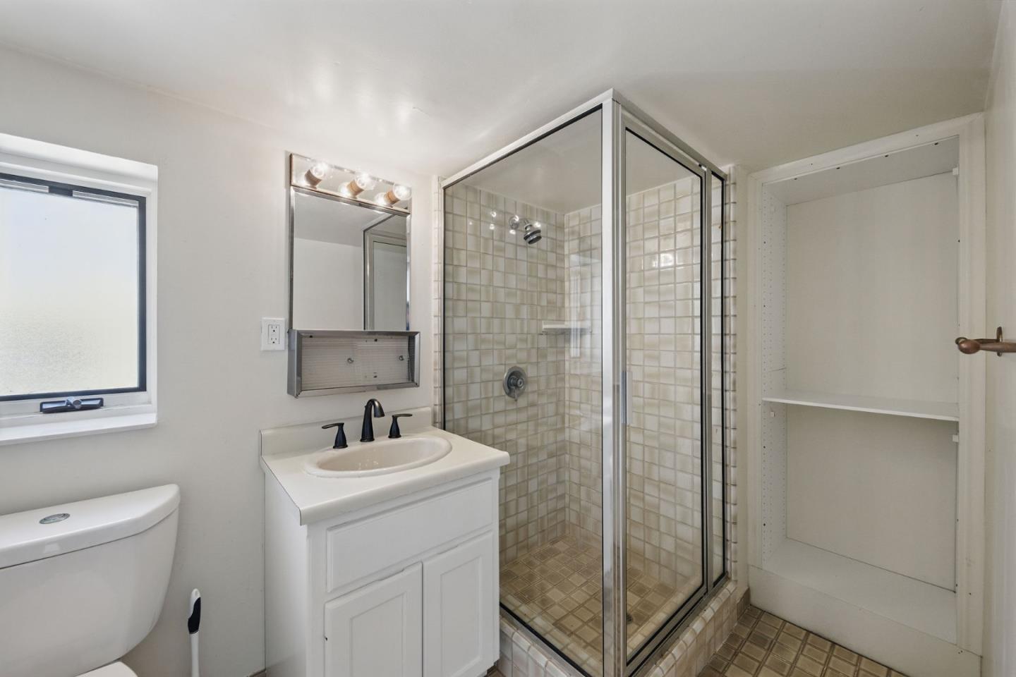 Detail Gallery Image 83 of 111 For 1035 Macadamia Dr, Hillsborough,  CA 94010 - 4 Beds | 6/1 Baths