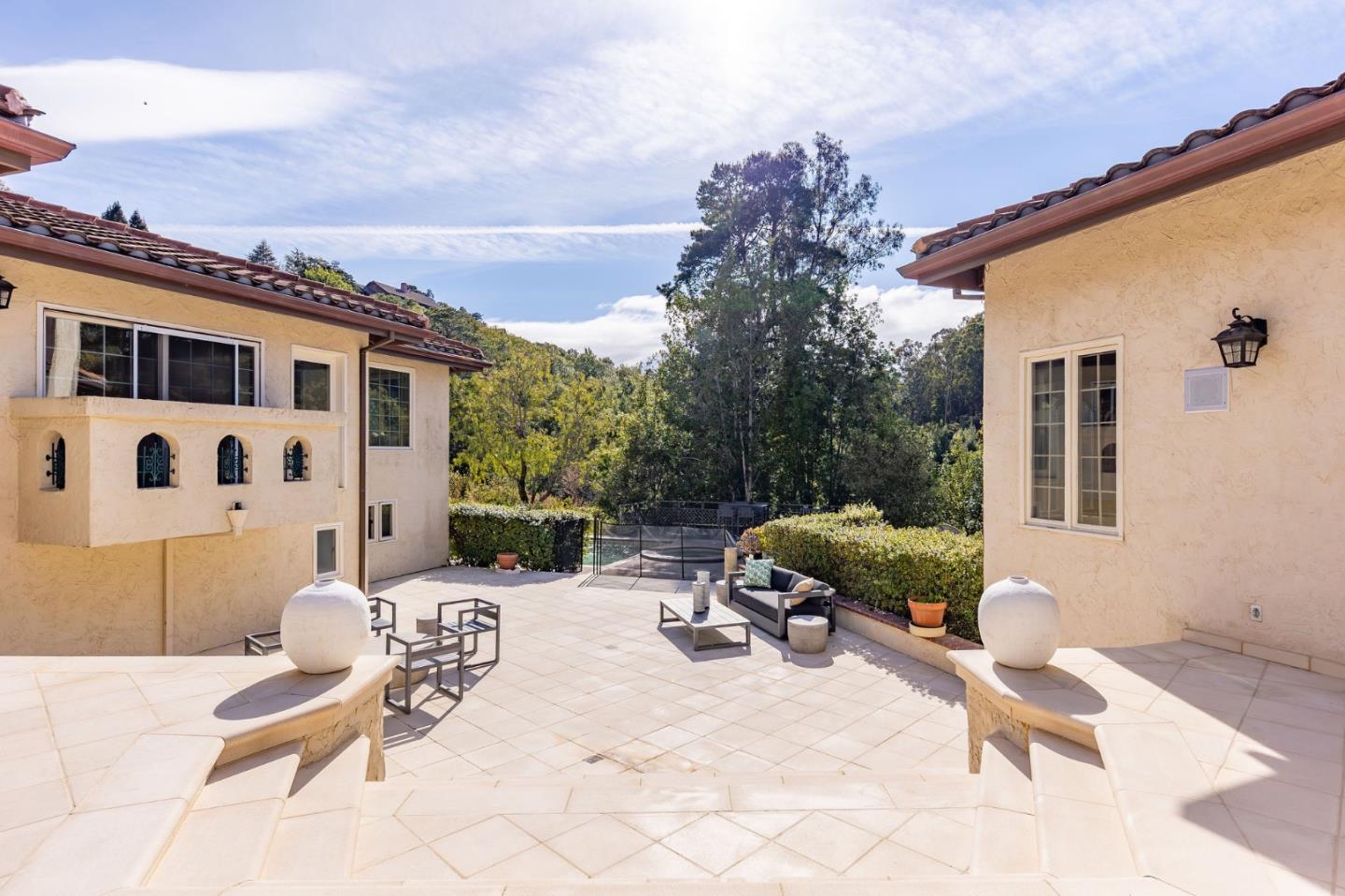 Detail Gallery Image 86 of 111 For 1035 Macadamia Dr, Hillsborough,  CA 94010 - 4 Beds | 6/1 Baths