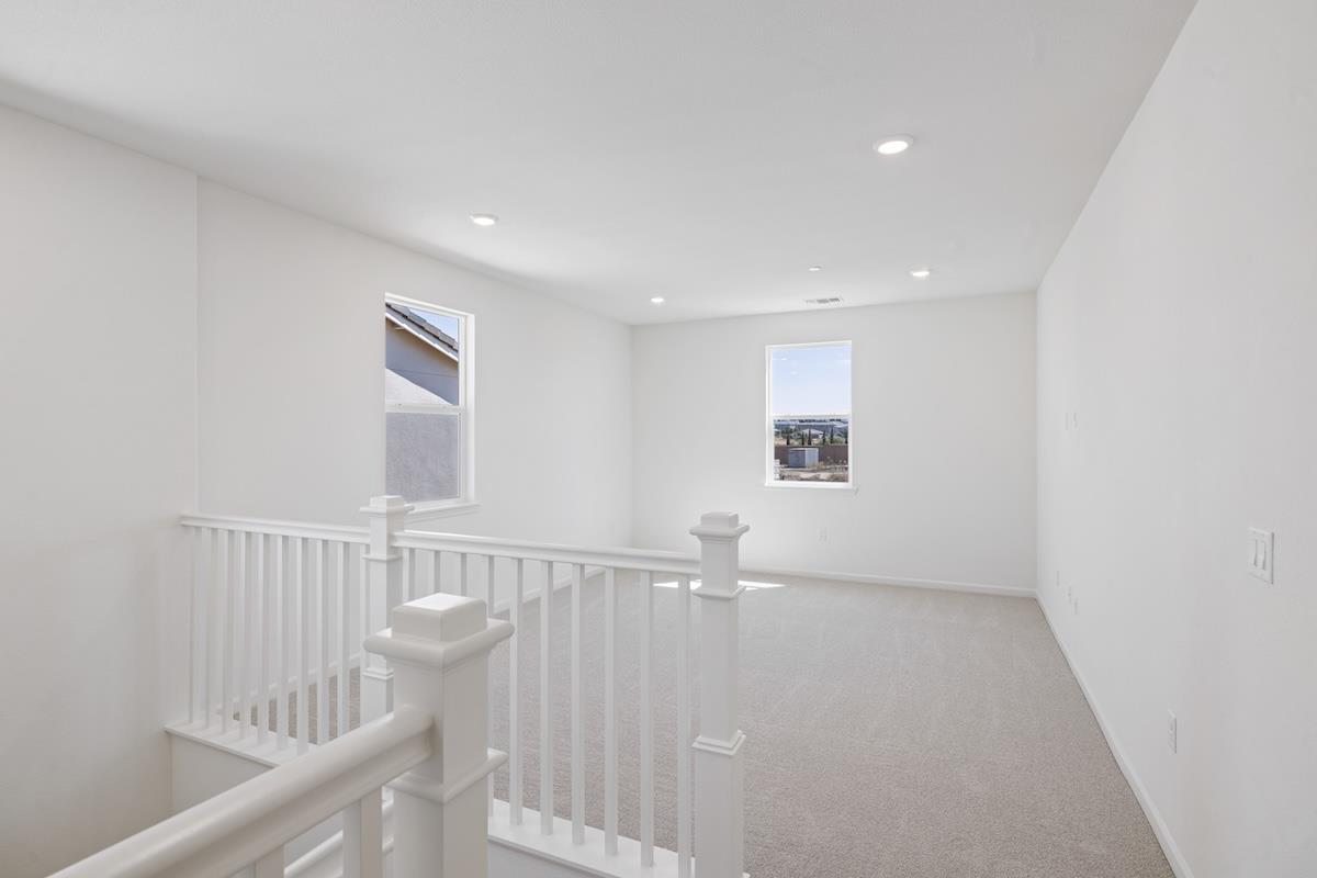 Detail Gallery Image 19 of 47 For 1911 Amaryllis Dr, Hollister,  CA 95023 - 5 Beds | 3 Baths