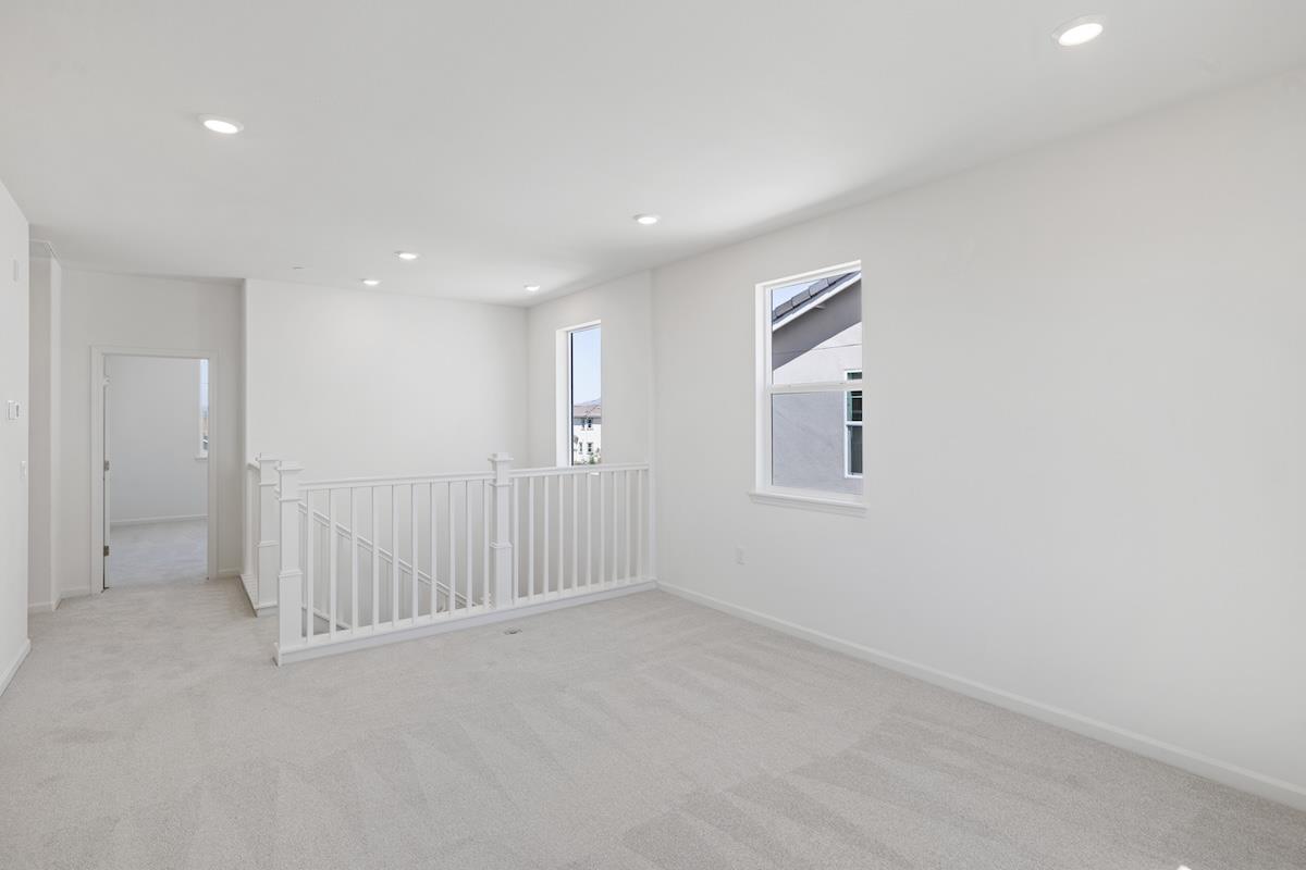 Detail Gallery Image 22 of 47 For 1911 Amaryllis Dr, Hollister,  CA 95023 - 5 Beds | 3 Baths