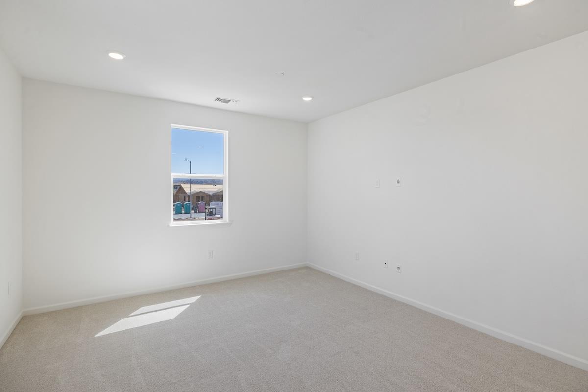 Detail Gallery Image 23 of 47 For 1911 Amaryllis Dr, Hollister,  CA 95023 - 5 Beds | 3 Baths
