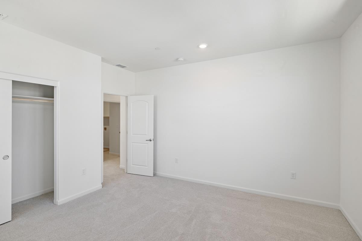 Detail Gallery Image 25 of 47 For 1911 Amaryllis Dr, Hollister,  CA 95023 - 5 Beds | 3 Baths
