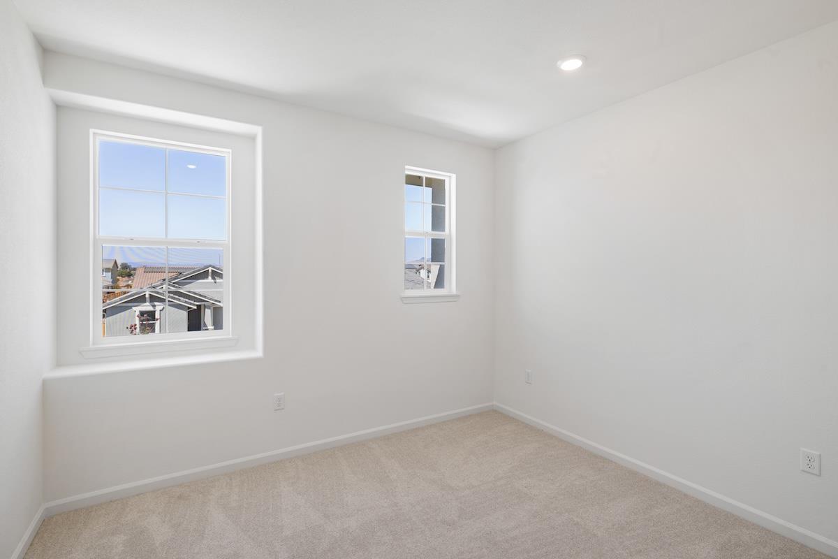Detail Gallery Image 29 of 47 For 1911 Amaryllis Dr, Hollister,  CA 95023 - 5 Beds | 3 Baths