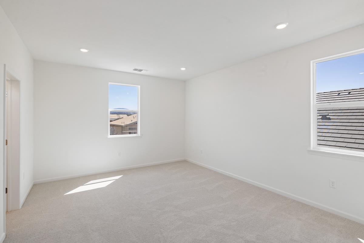 Detail Gallery Image 33 of 47 For 1911 Amaryllis Dr, Hollister,  CA 95023 - 5 Beds | 3 Baths