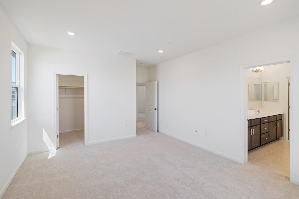 Detail Gallery Image 34 of 47 For 1911 Amaryllis Dr, Hollister,  CA 95023 - 5 Beds | 3 Baths