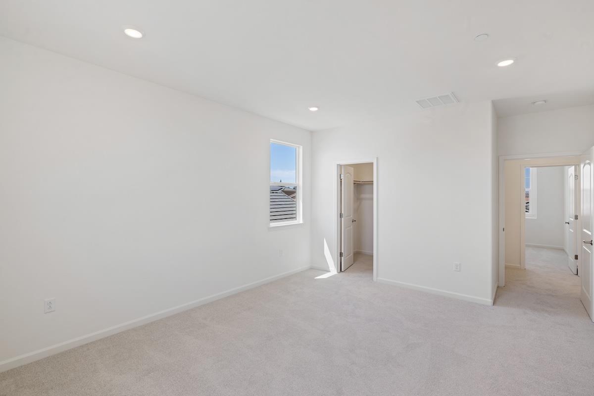 Detail Gallery Image 35 of 47 For 1911 Amaryllis Dr, Hollister,  CA 95023 - 5 Beds | 3 Baths