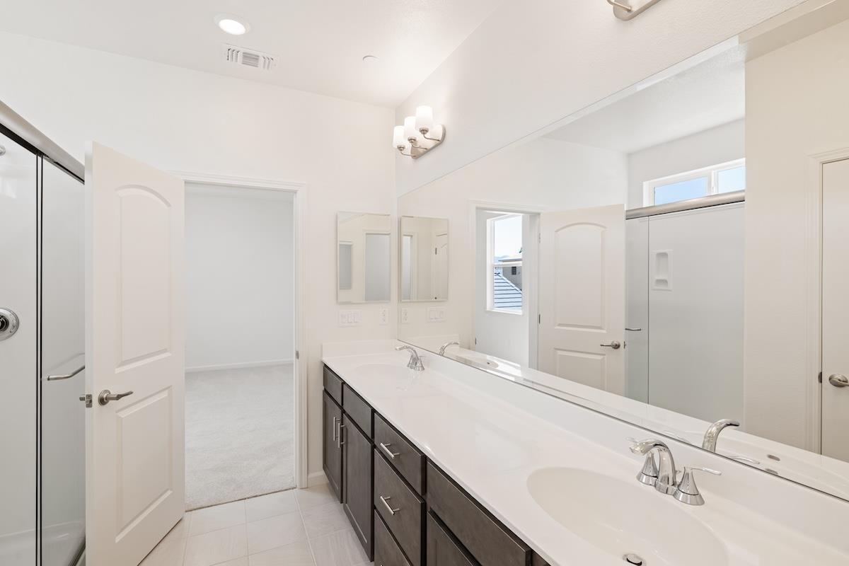 Detail Gallery Image 38 of 47 For 1911 Amaryllis Dr, Hollister,  CA 95023 - 5 Beds | 3 Baths