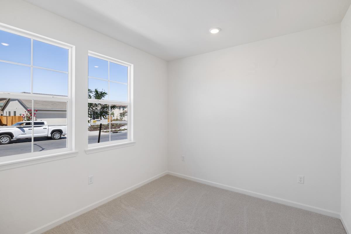 Detail Gallery Image 42 of 47 For 1911 Amaryllis Dr, Hollister,  CA 95023 - 5 Beds | 3 Baths