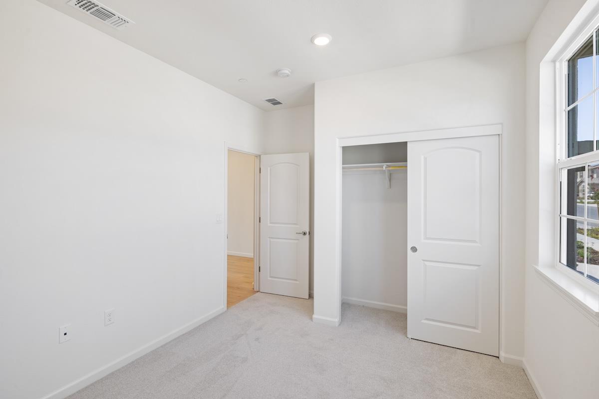 Detail Gallery Image 43 of 47 For 1911 Amaryllis Dr, Hollister,  CA 95023 - 5 Beds | 3 Baths