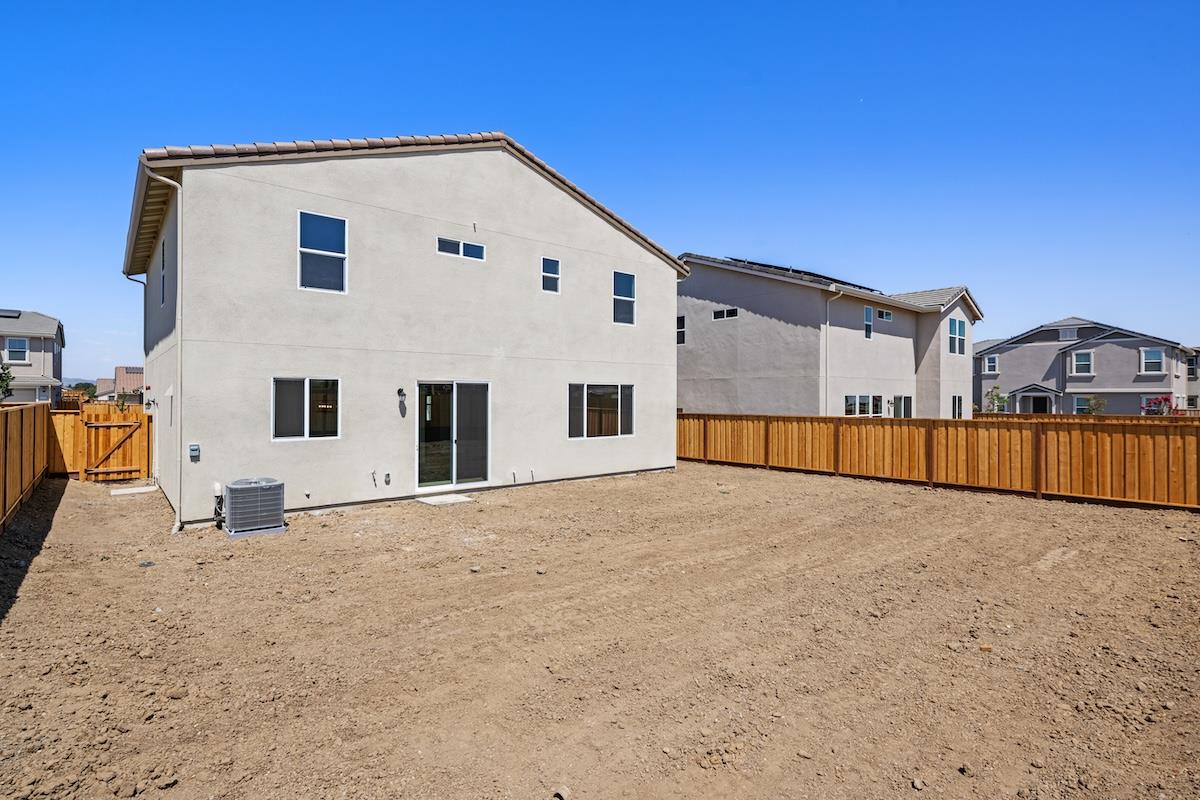 Detail Gallery Image 45 of 47 For 1911 Amaryllis Dr, Hollister,  CA 95023 - 5 Beds | 3 Baths