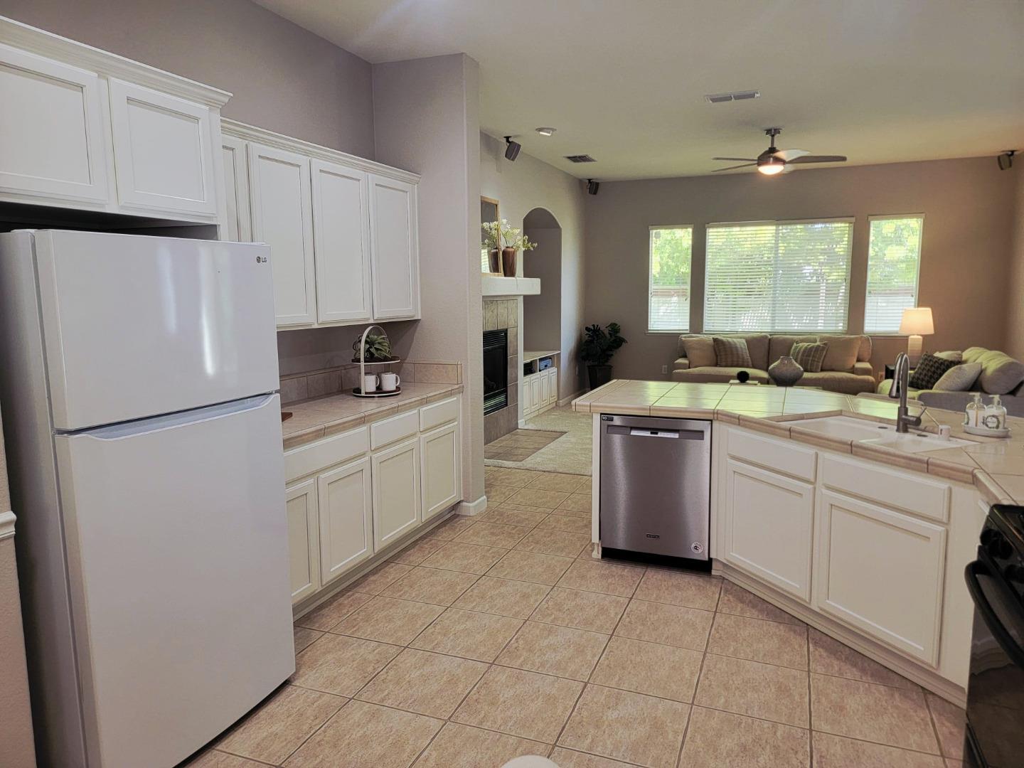 Detail Gallery Image 30 of 36 For 9608 Crystal Bay Ln, Elk Grove,  CA 95758 - 2 Beds | 2 Baths