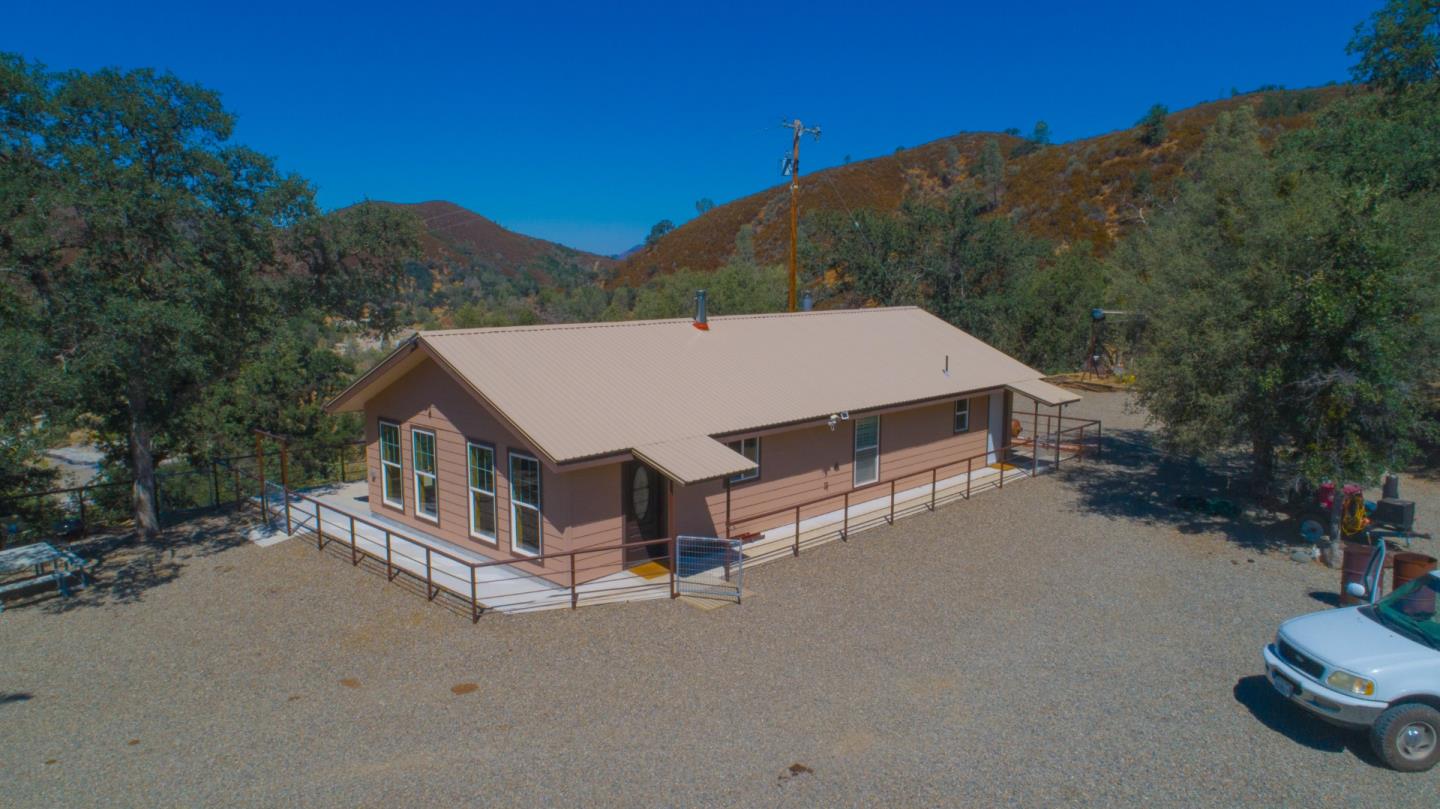 Detail Gallery Image 2 of 18 For 20505 Coalinga Rd, Paicines,  CA 95043 - 2 Beds | 1 Baths