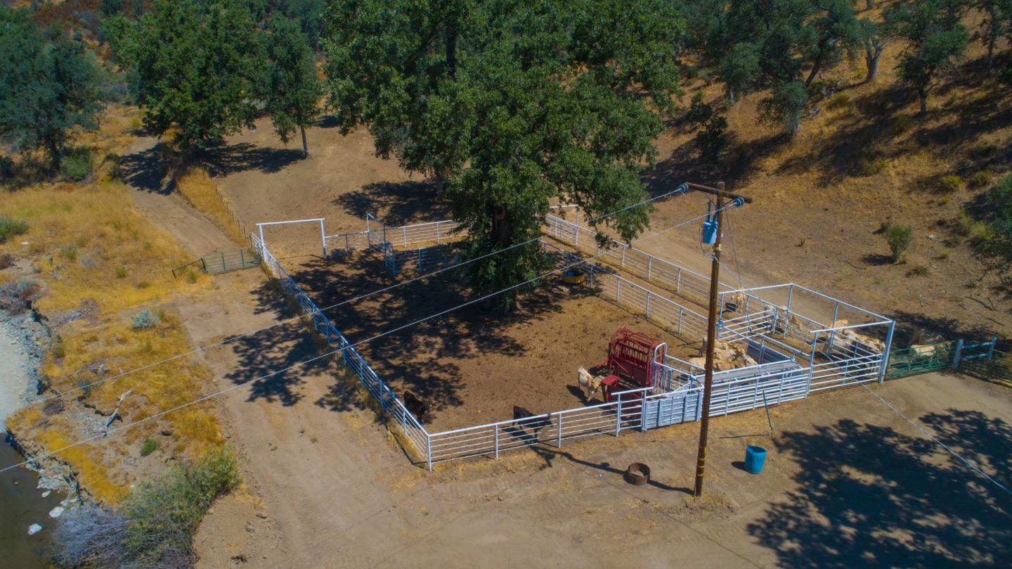 Detail Gallery Image 7 of 18 For 20505 Coalinga Rd, Paicines,  CA 95043 - 2 Beds | 1 Baths