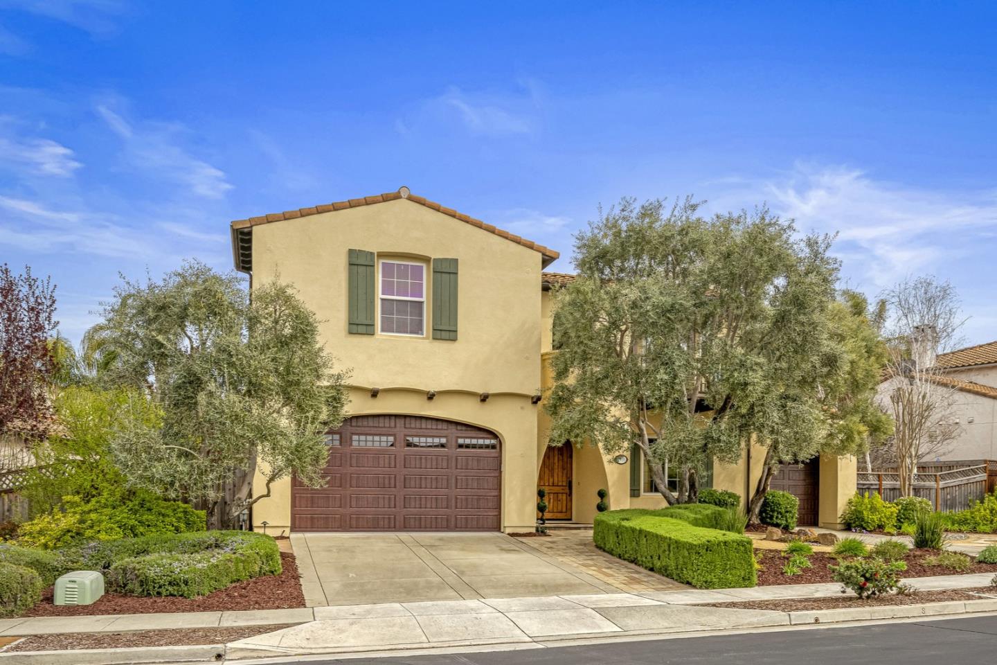 Detail Gallery Image 2 of 77 For 2555 Muirfield Way, Gilroy,  CA 95020 - 4 Beds | 3/1 Baths