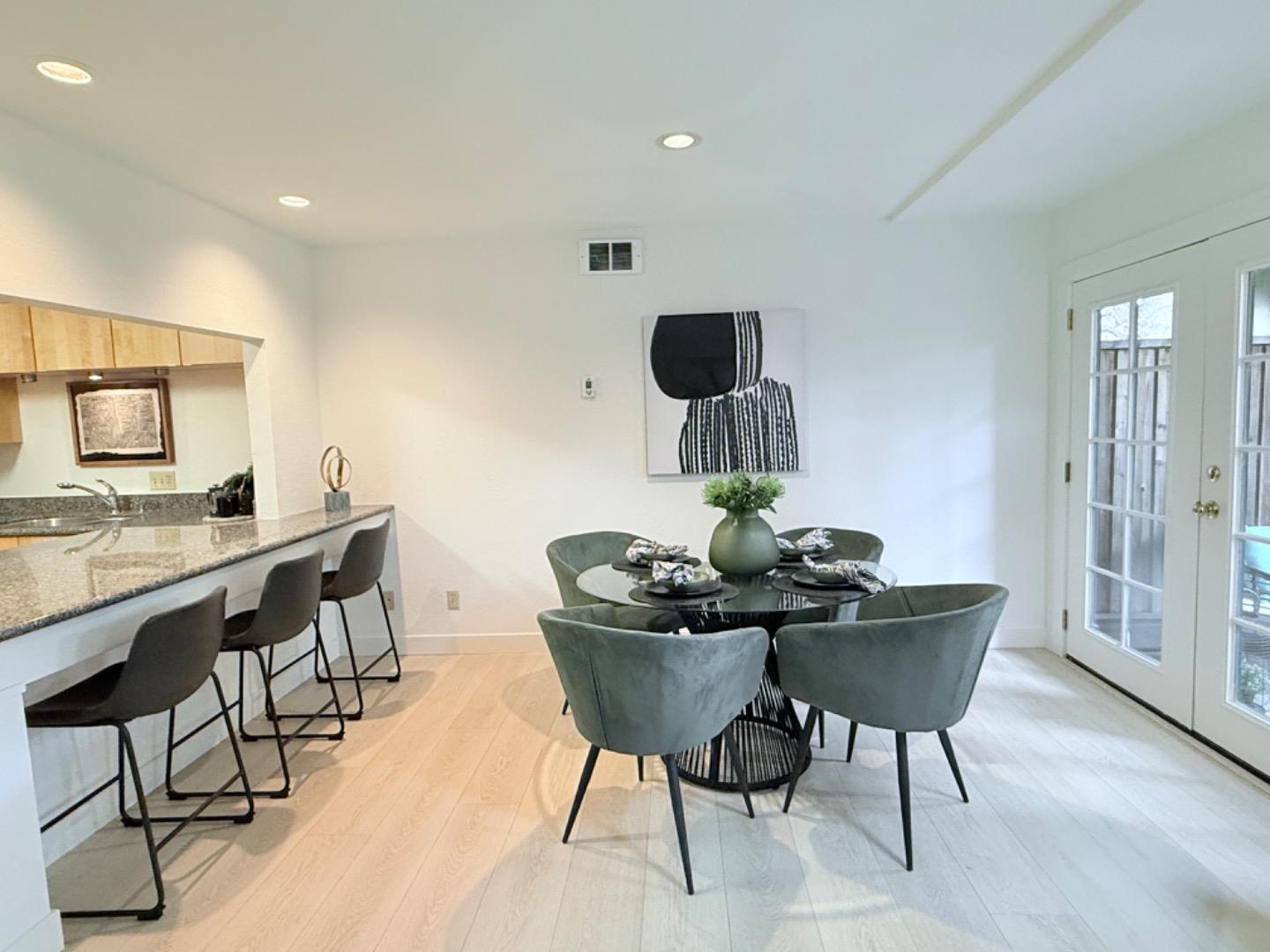 Detail Gallery Image 2 of 16 For 421 Sierra Vista Ave #9,  Mountain View,  CA 94043 - 2 Beds | 2/1 Baths