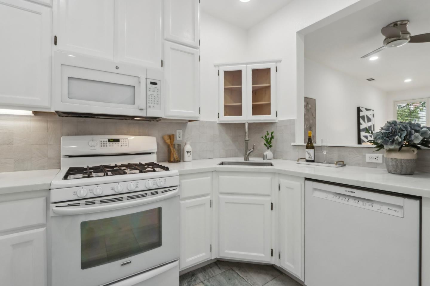 Detail Gallery Image 10 of 35 For 677 Atherton Pl, Hayward,  CA 94541 - 3 Beds | 3 Baths
