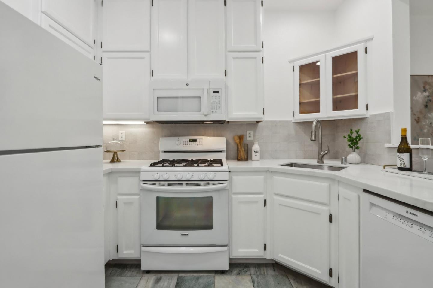 Detail Gallery Image 9 of 35 For 677 Atherton Pl, Hayward,  CA 94541 - 3 Beds | 3 Baths