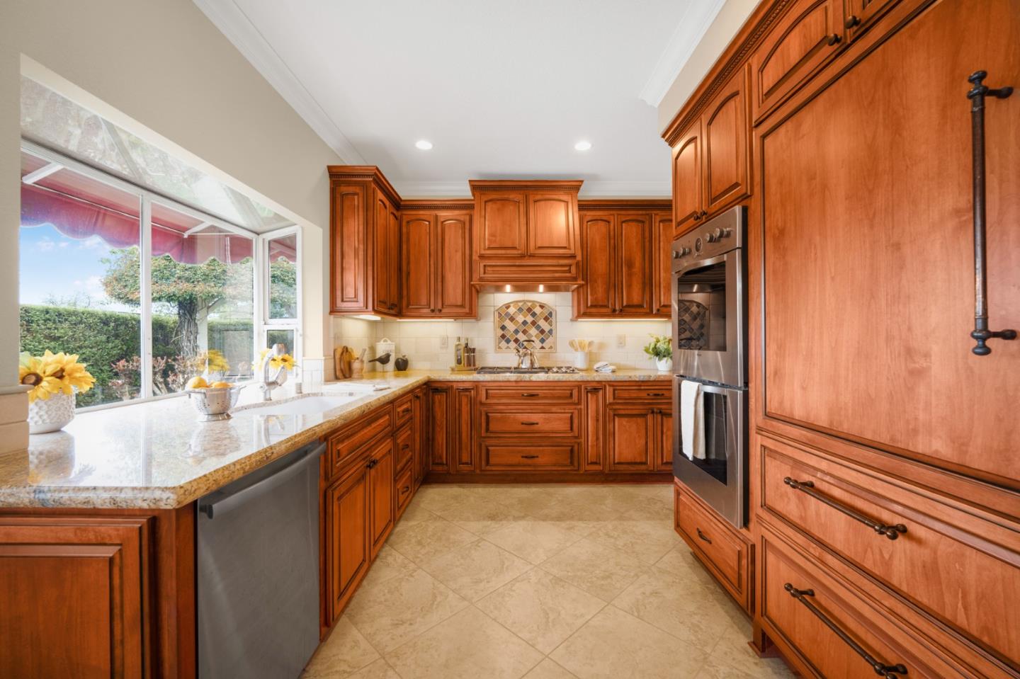 Detail Gallery Image 12 of 41 For 1450 Seville Dr, Morgan Hill,  CA 95037 - 5 Beds | 3 Baths
