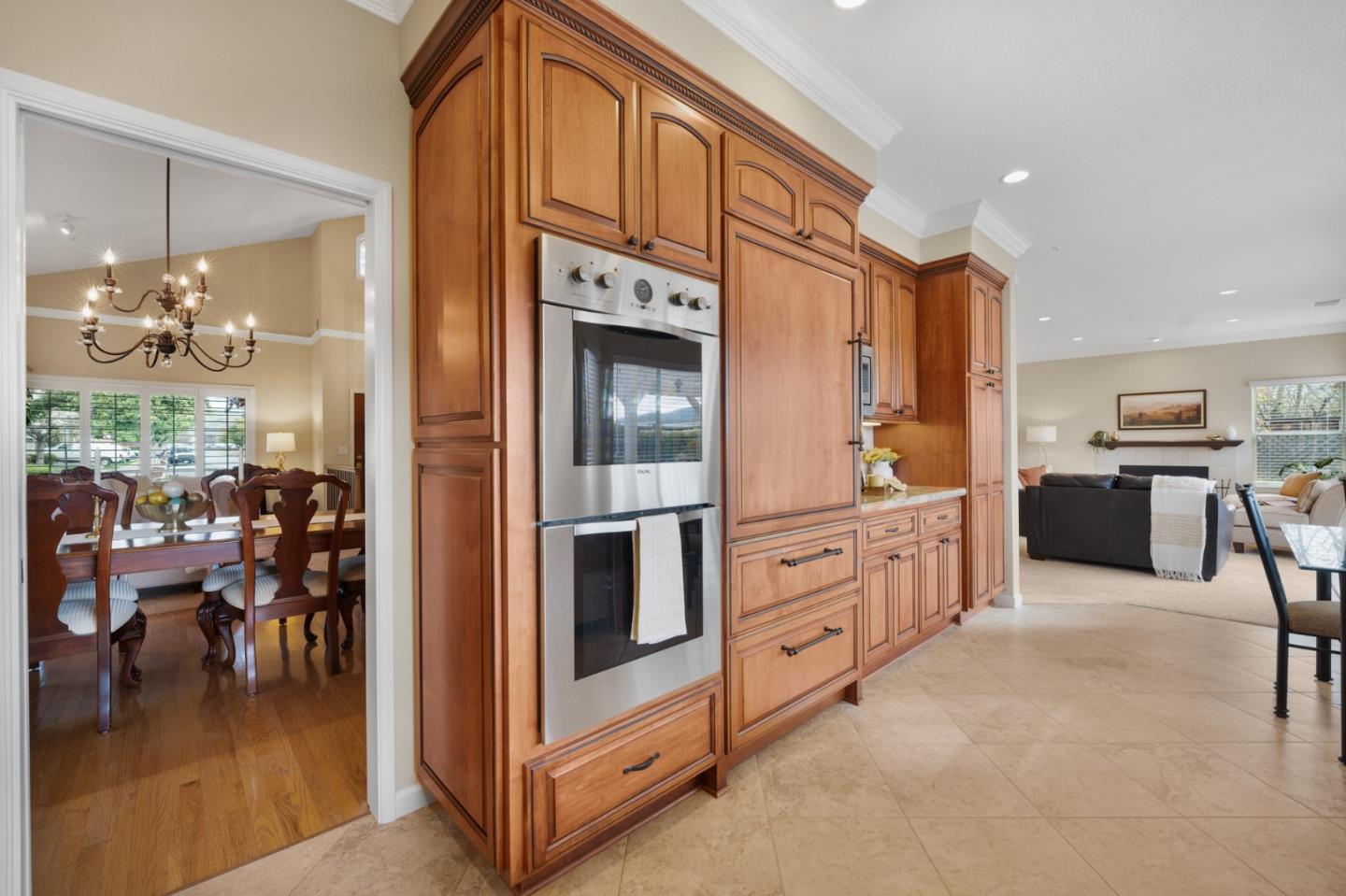 Detail Gallery Image 13 of 41 For 1450 Seville Dr, Morgan Hill,  CA 95037 - 5 Beds | 3 Baths