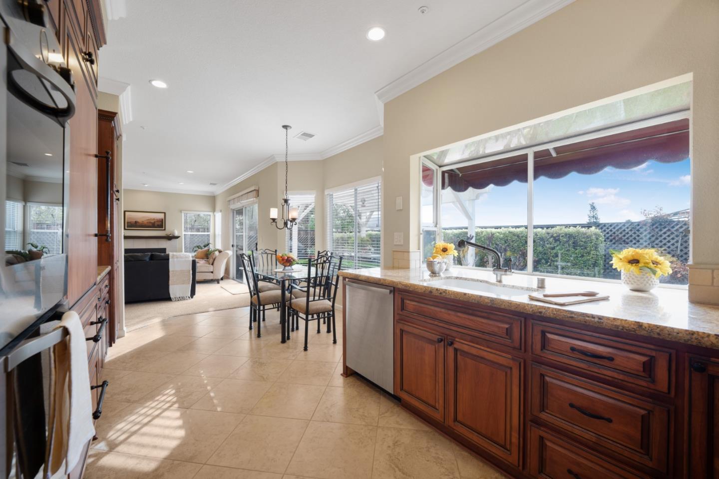 Detail Gallery Image 14 of 41 For 1450 Seville Dr, Morgan Hill,  CA 95037 - 5 Beds | 3 Baths