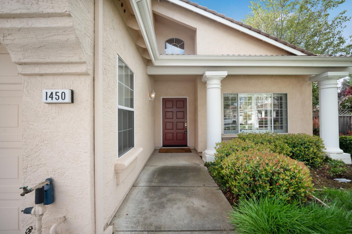 Detail Gallery Image 2 of 41 For 1450 Seville Dr, Morgan Hill,  CA 95037 - 5 Beds | 3 Baths