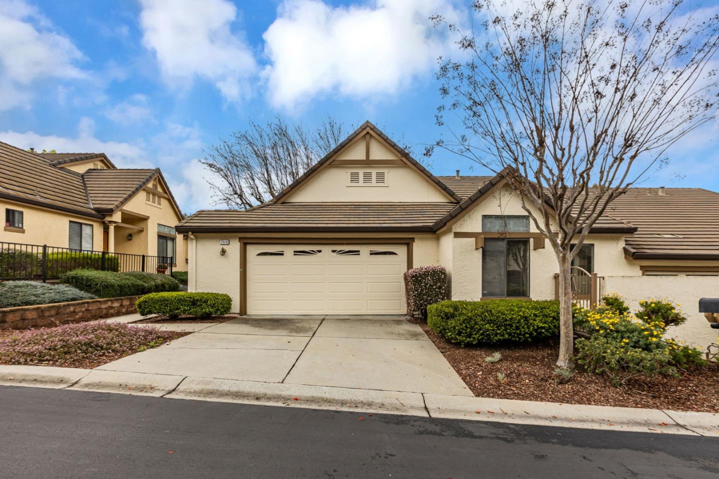 Detail Gallery Image 2 of 49 For 7510 Deveron Ct, San Jose,  CA 95135 - 2 Beds | 2 Baths