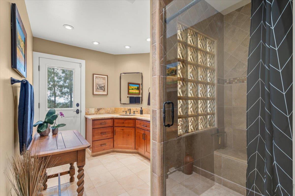 Detail Gallery Image 15 of 38 For 15850 Jackson Oaks Dr, Morgan Hill,  CA 95037 - 4 Beds | 3 Baths