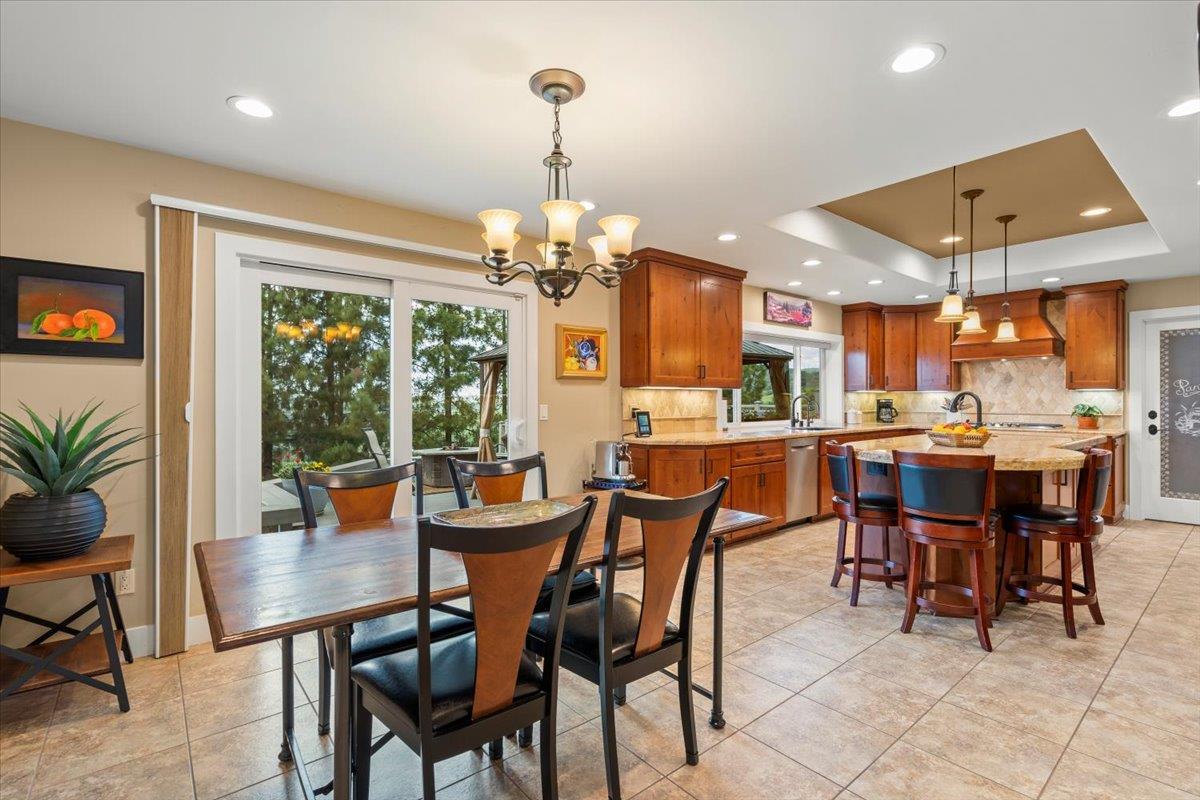 Detail Gallery Image 8 of 38 For 15850 Jackson Oaks Dr, Morgan Hill,  CA 95037 - 4 Beds | 3 Baths
