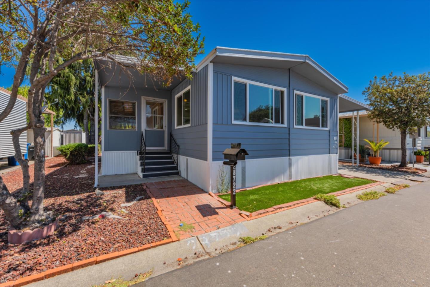Detail Gallery Image 2 of 28 For 28722 Miranda St #28722,  Hayward,  CA 94544 - 2 Beds | 2 Baths