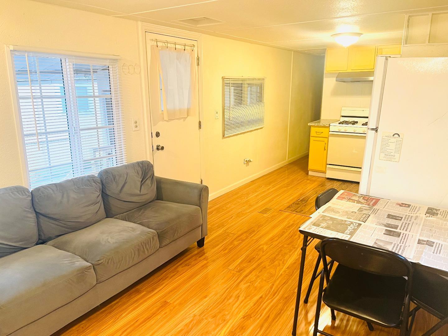 Detail Gallery Image 3 of 10 For 4320 Monterey Hwy #15,  San Jose,  CA 95111 - 2 Beds | 1 Baths