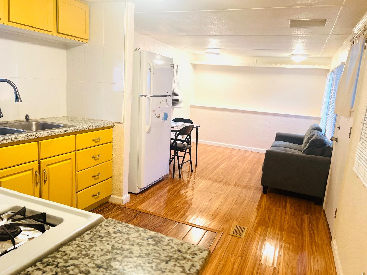 Detail Gallery Image 5 of 10 For 4320 Monterey Hwy #15,  San Jose,  CA 95111 - 2 Beds | 1 Baths
